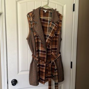 Ladies warm plaid vest Cato size 22/24